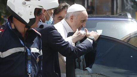 Papst verlässt Gemelli-Klinik (Archiv) / © Riccardo De Luca (dpa)