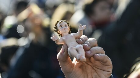 Symbolbild: Künstlerkollektiv gibt gestohlene Krippenfiguren an Kirchen zurück / © Cristian Gennari (KNA)