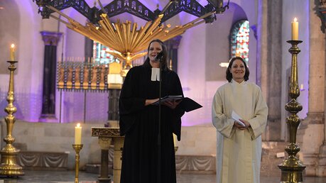 Pfarrerin Anne Quaas und Kristell Köhler, im Erzbistum Referentin für Glaubenskommunikation, geben geistliche Impulse. / © Tomasetti (DR)
