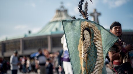 Pilger vor der Guadalupe-Basilika in Mexiko City (Archiv) / © clicksdemexico (shutterstock)