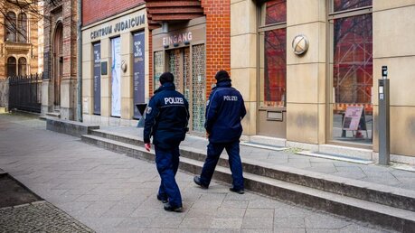 Polizei patroulliert vor der Berliner Synagoge in der Oranienburger Straße / © Werner Spremberg (shutterstock)