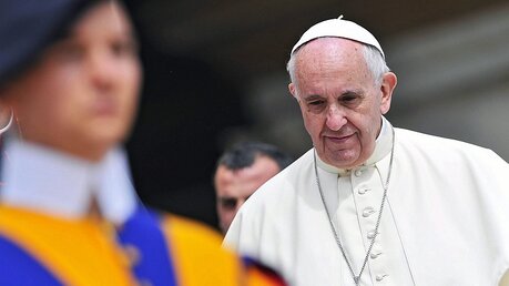 Nachdenklicher Papst Franziskus / © Giorgio Onorati (dpa)