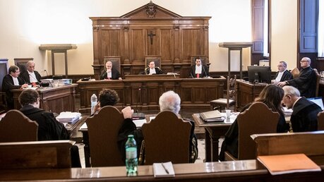 Prozess gegen den früheren Präsidenten der Vatikanbank am vatikanischen Gerichtshof / © Osservatore Romano (KNA)
