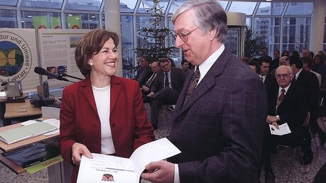 Hermann Josef Roth mit der Umweltministerin RLP Margit Conrad, Mainz (2001) / © Hermann Josef Roth (privat)