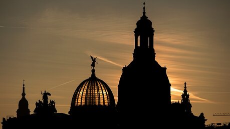 Frauenkirche in Dresden beim Sonnenuntergang / © Arno Burgi (dpa)