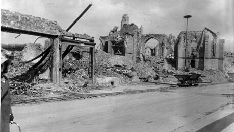 St. Annakirche: Völlige Zerstörung (Stadt- und Kreisarchiv Düren)