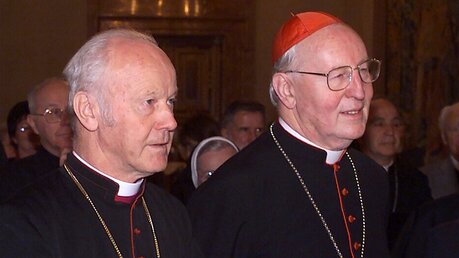 Emil Lorenz Stehle (links) mit Kardinal Wetter im Jahr 2000 (KNA)