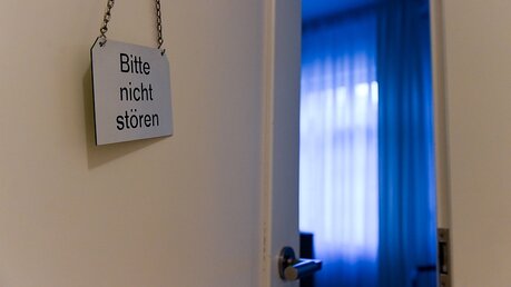 Zimmer in einem Hospiz / © Harald Oppitz (KNA)