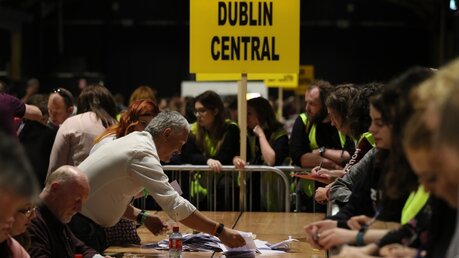 Stimmauszählung zum Abtreibungsreferendum in Irland / © Brian Lawless (dpa)