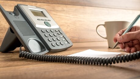 Symbolbild Telefon-Hotline / © Gajus (shutterstock)