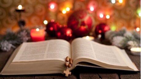 Symbolbild Weihnachten und Bibel / © udra11 (shutterstock)