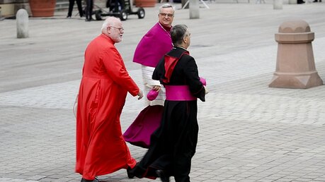 Kardinal Reinhard Marx (l-r), der Speyerer Bischof Karl-Heinz-Wiesemann und Erzbischof Nikola Eterovic in Speyer (dpa)