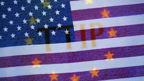TTIP-Akommen zwischen den USA und der EU in der Kritik / © Arno Burgi (dpa)