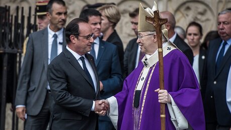 Trauerfeier: Präsident Hollande und Kardinal Vingt-Trois / © Christophe Petit Tesson (dpa)