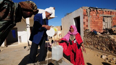 Wasserknappheit ist auch in Tunesien ein Problem / © Simon Kremer (dpa)