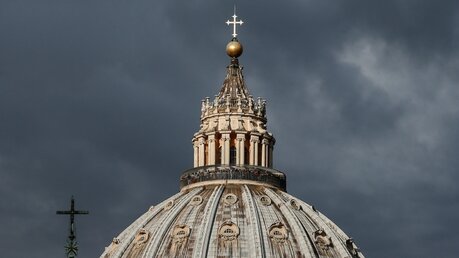 Weltuntergangsstimmung: Dunkle Wolken über den Vatikan / © Paul Haring (KNA)