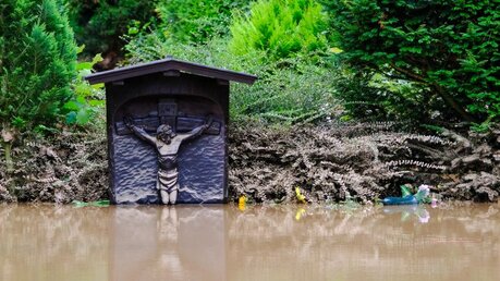 Die Flutkatastrophe im Sommer hat auch Kirchen und die kirchliche Arbeit getroffen / © Henning Schoon (KNA)
