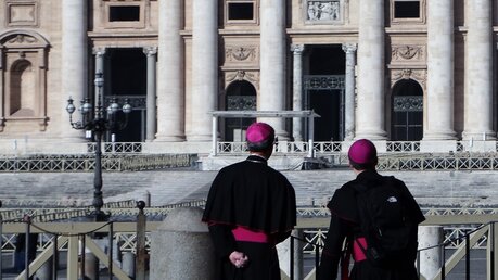 Geistliche im Vatikan / © Evandro Inetti (dpa)