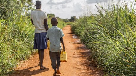 Zwei Kinder in Uganda / © Logan Venture (shutterstock)