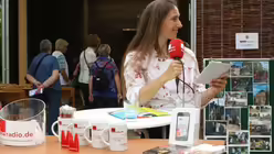 Dagmar Peters moderiert live von der Landesgartenschau in Z&uuml;lpich / &copy; Andrea Imig  (DR)