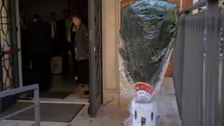 Gut verpackt: Kopfschmuck des Bauern / © Hirschbeck (Erzbistum Köln)