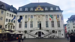 Der Bonner Marktplatz mit dem historischen Rathaus / &copy; Milena Furman (DR)