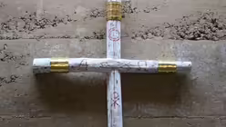 Das von Michael Blum gestaltete Kreuz / &copy; Andrea Imig (DR)