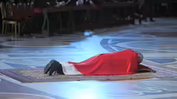 Karfreitagsliturgie 2014 im Petersdom (KNA)