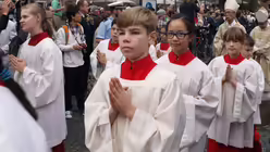 Einf&uuml;hrung des neuen Erzbischofs (DR)