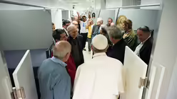 Papst besucht Obdachlosenheim (dpa)
