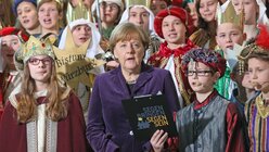 Bundeskanzlerin Angela Merkel hat am 5. Januar 2016 die Sternsinger im Bundeskanzleramt in Berlin empfangen. (KNA)