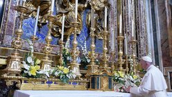Papst Franziskus am 2. Juni 2016  in der römischen Basilika Santa Maria Maggiore. Er warnte Priester vor Fehlverhalten und lobte gleichzeitig viele gute Priester. (KNA)