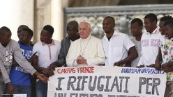 Papst Franziskus hat am 22. Juni 2016 während einer Katechese auf dem Petersplatz in Rom alle Christen zur Aufnahme von Flüchtlingen aufgerufen. (KNA)
