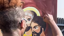 Ein äthiopischer Flüchtling im Flüchtlingslager Calais / ©  Elisabeth Schomaker (KNA)