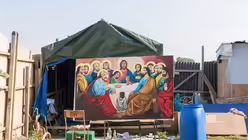 Bild des letzten Abendmahls, gemalt von einem äthiopischen Flüchtling / ©  Elisabeth Schomaker (KNA)