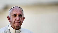 Papst Franziskus am 16. Oktober 2016 auf dem Petersplatz (KNA)
