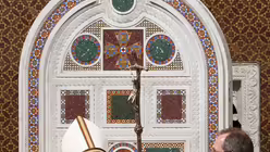 Papst Franziskus erh&auml;lt seinen Bischofsstab als Bischof von Rom am 7. April 2013 (KNA)