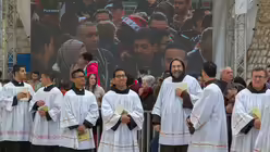 Menschen auf dem Krippenplatz / &copy; Andrea Krogmann (KNA)