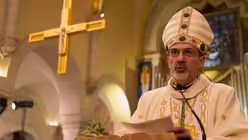 Weihnachtsmesse mit Erzbischof Pierbattista Pizzaballa. / © Andrea Krogmann (KNA)