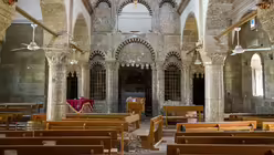 Innenraum der zerstörten christlichen Kirche Mart Shmoni in Bartella. / © Uygar Onder Simsek (KNA)