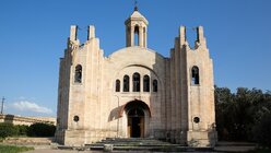 Außenansicht der teilweise zerstörten christlichen syrisch-katholischen Kirche Sankt Georg in Bartella. / © Uygar Onder Simsek (KNA)