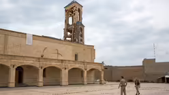 Außenansicht der christlichen Marienkirche in Karakosch. / © Uygar Onder Simsek (KNA)
