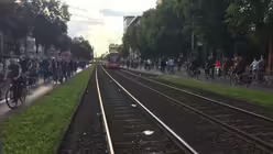 Und immer noch kein Ende in Sicht &ndash; Critical Mass auf der Achener Strasse (DR)