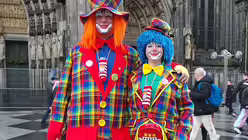 "Das Wetter ist uninteressant. Wir haben ja einen Regenponcho und wasserfeste Schminke." Marcel und Anja kommen aus Erftstadt / © Katharina Geiger (DR)
