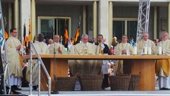 Erzbischof Koch feiert Fronleichnamsmesse  (DR)