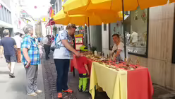 Ein Stand vor einem Devotionaliengesch&auml;ft / &copy; Christoph Paul Hartmann (DR)