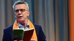 Bundesinnenminister Thomas de Maiziere auf dem Evangelischen Kirchentag / © Maurizio Gambarini (dpa)