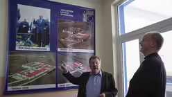 Bischof Overbeck im Kosovo / © Christina Lux / KMBA