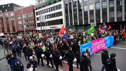 Protestzug Richtung Hauptbahnhof (DR)