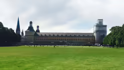 Rheinische Friedrich-Wilhelms-Universit&auml;t mit Hofgarten / &copy; Milena Furman (DR)